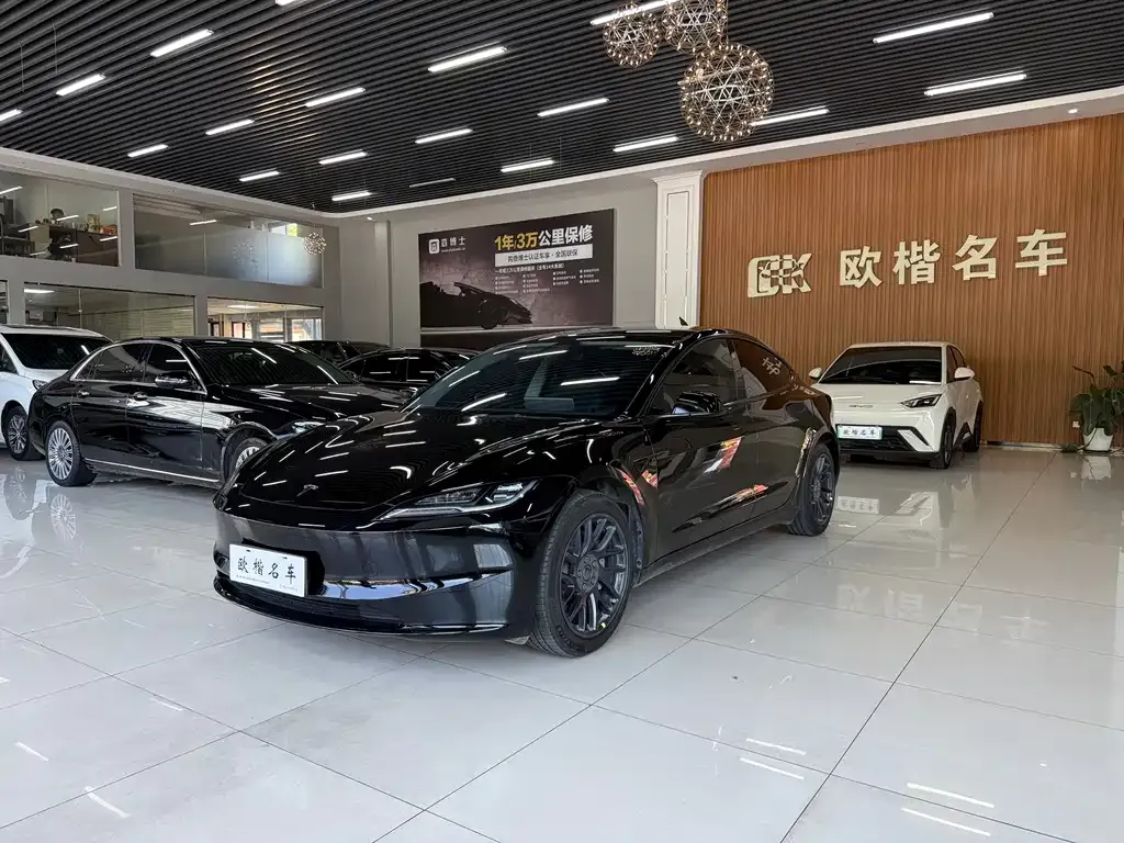 Tesla Model 3 — фото 1
