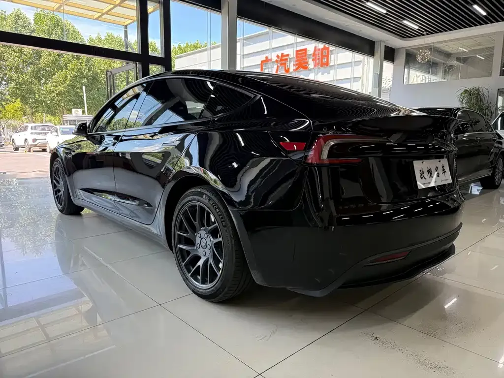 Tesla Model 3 — фото 6