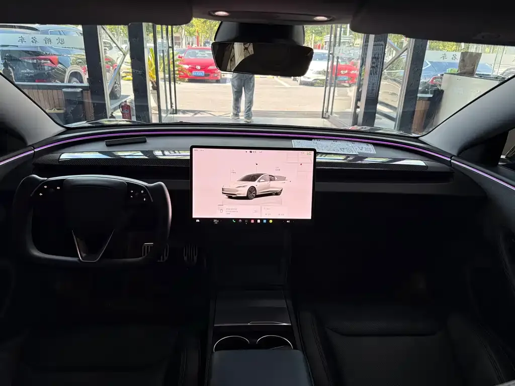 Tesla Model 3 — фото 4