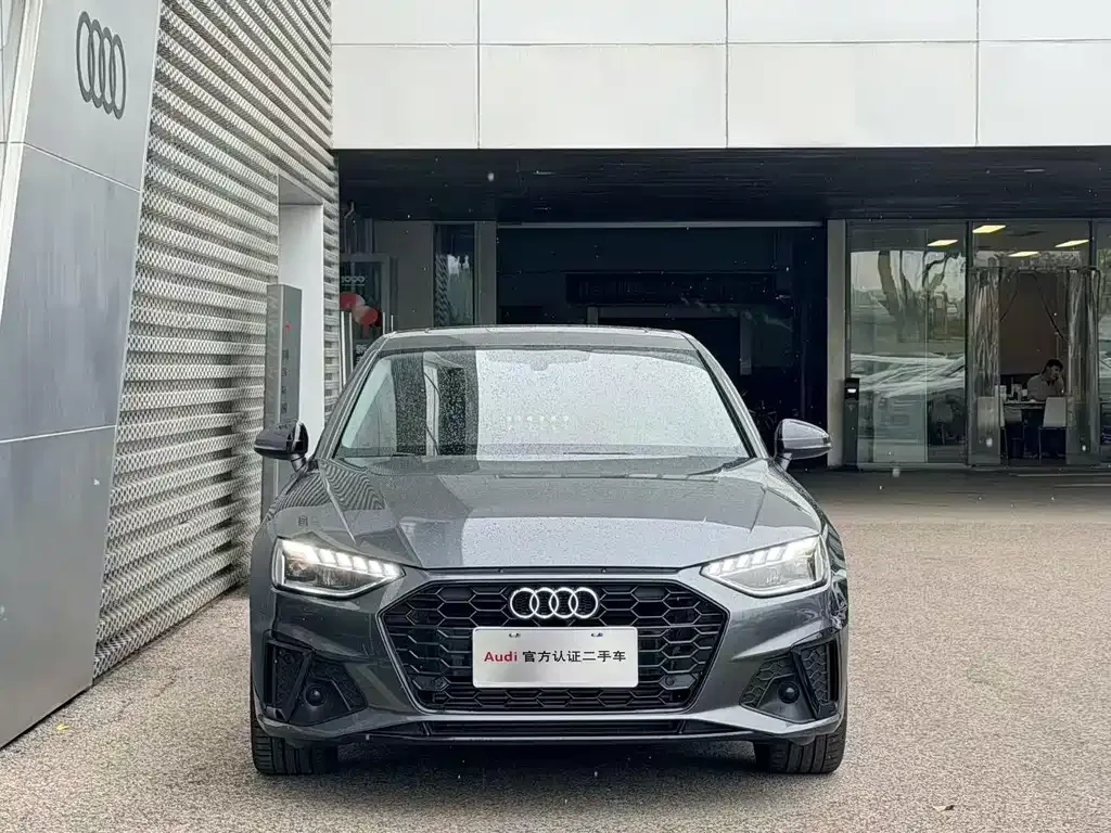 Audi A4L — фото 1