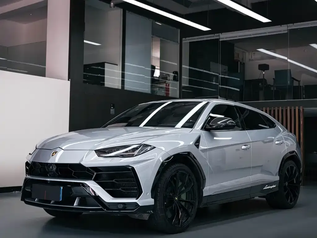 Lamborghini Urus — фото 1