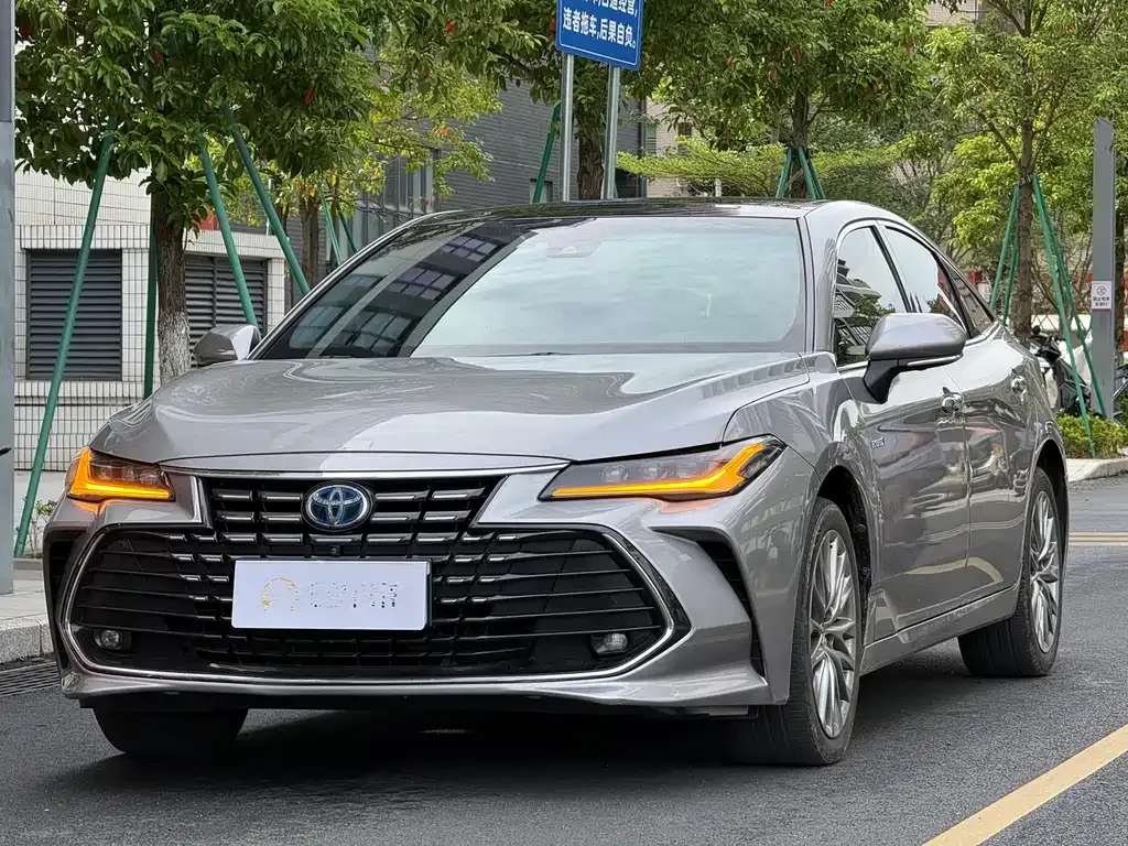 Toyota Avalon — фото 1