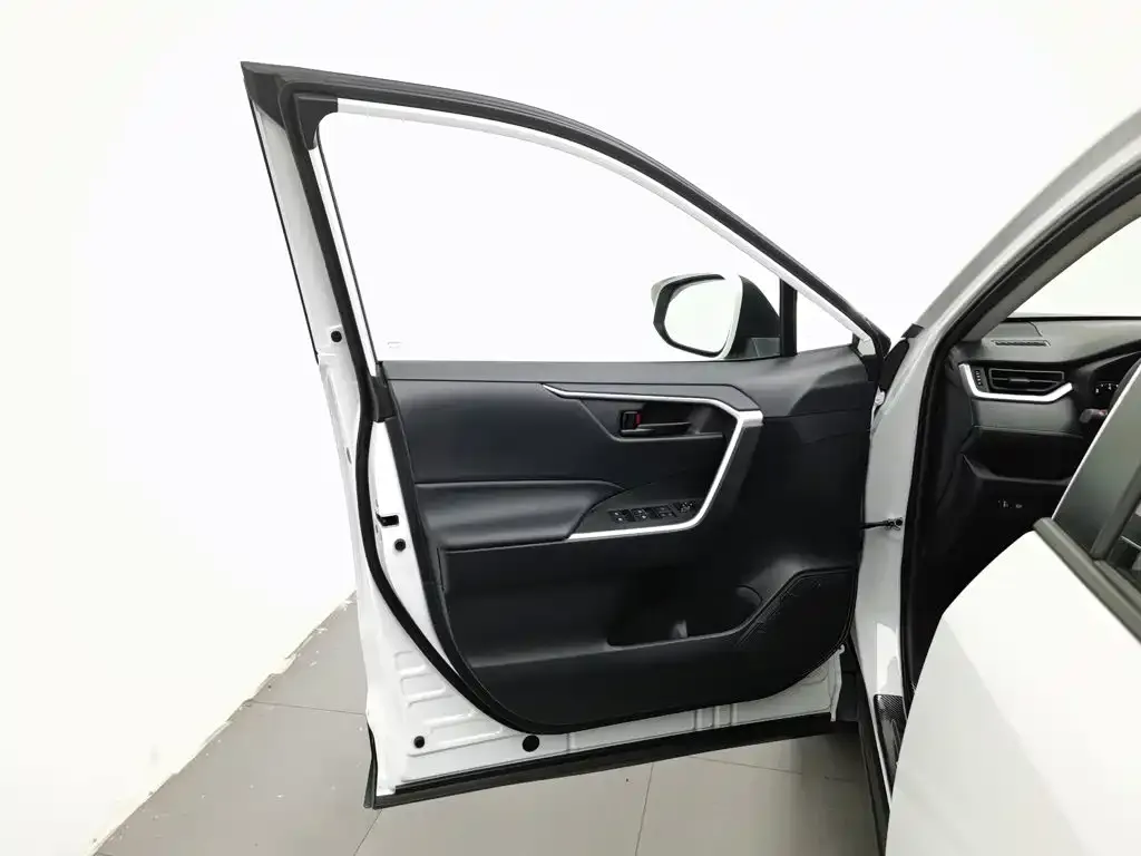 Toyota RAV4 — фото 4