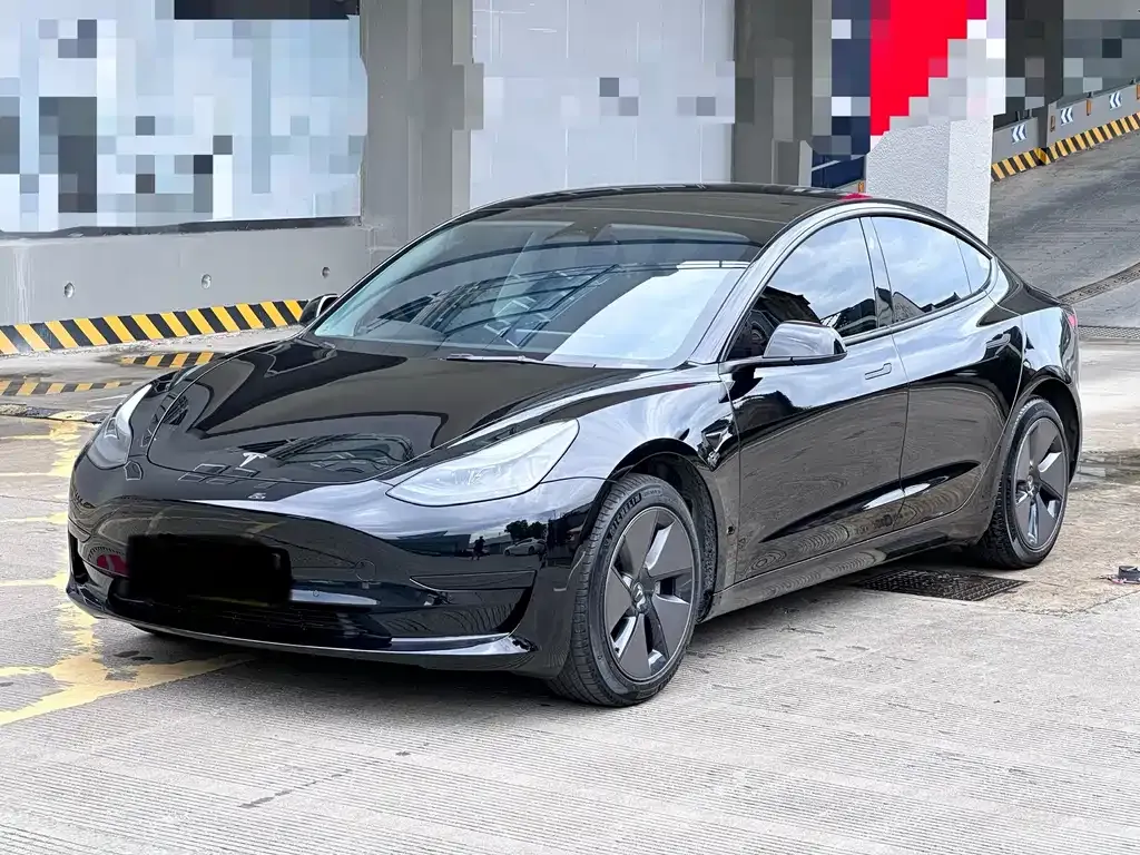 Tesla Model 3 — фото 1
