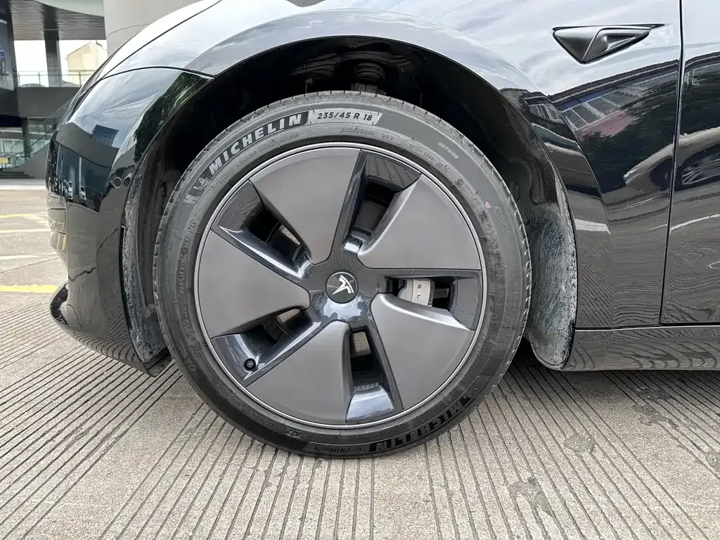 Tesla Model 3 — фото 7