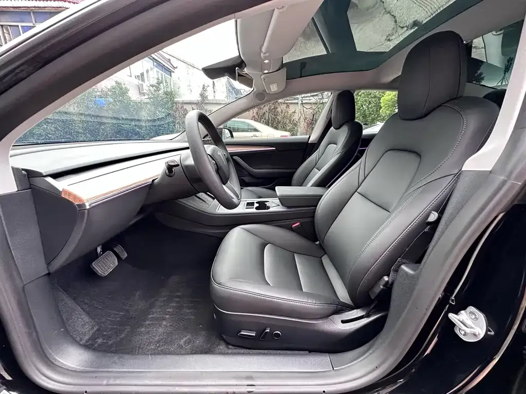 Tesla Model 3 — фото 3