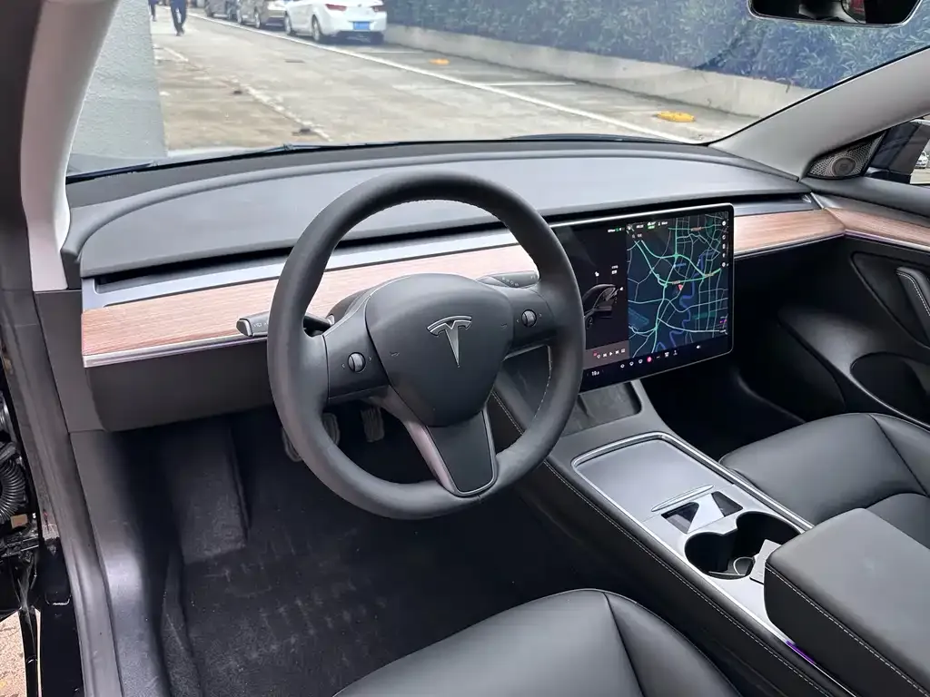 Tesla Model 3 — фото 2