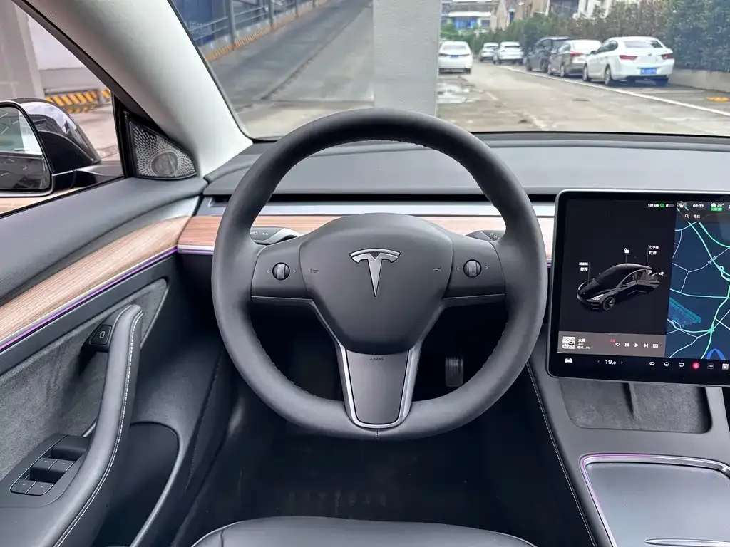 Tesla Model 3 — фото 9