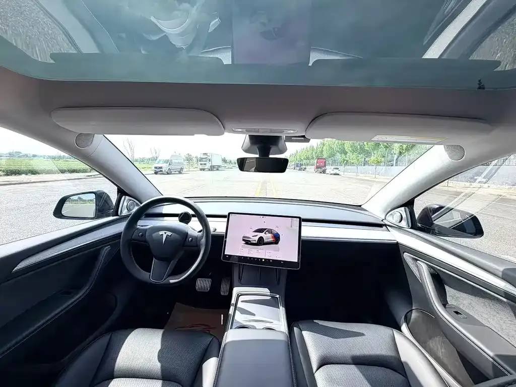 Tesla Model Y — фото 5