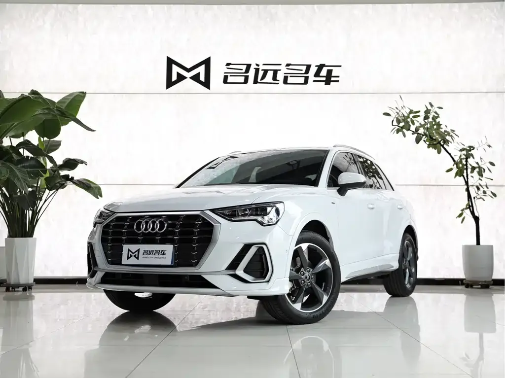 Audi Q3 — фото 1