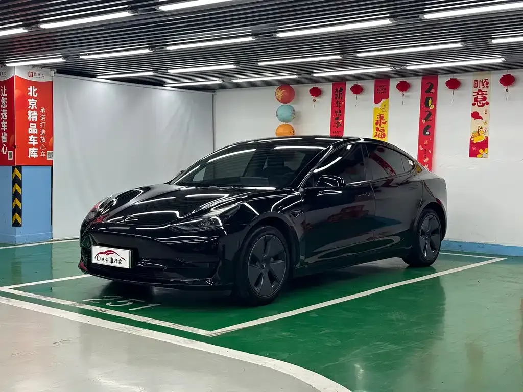 Tesla Model 3 — фото 1