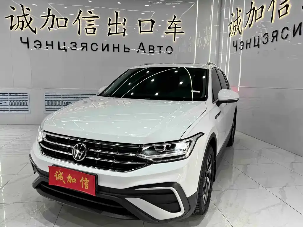 Volkswagen Tiguan L — фото 1