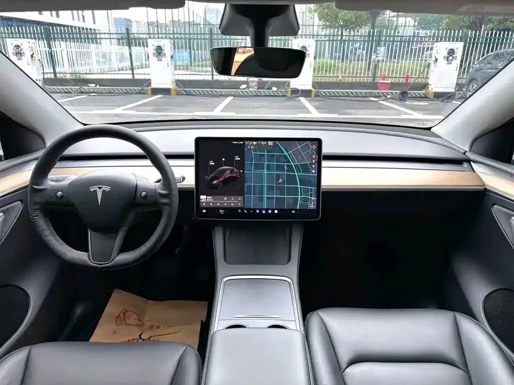 Tesla Model Y — фото 4