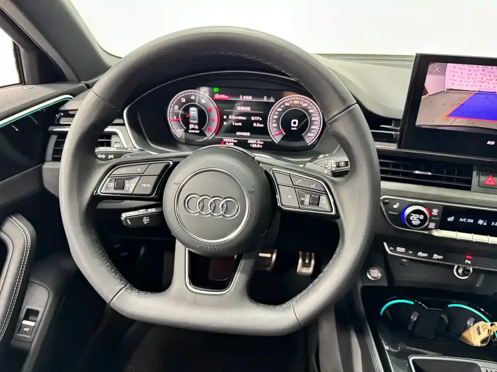 Audi A4L — фото 5