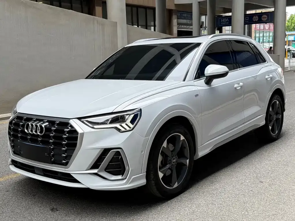 Audi Q3 — фото 1