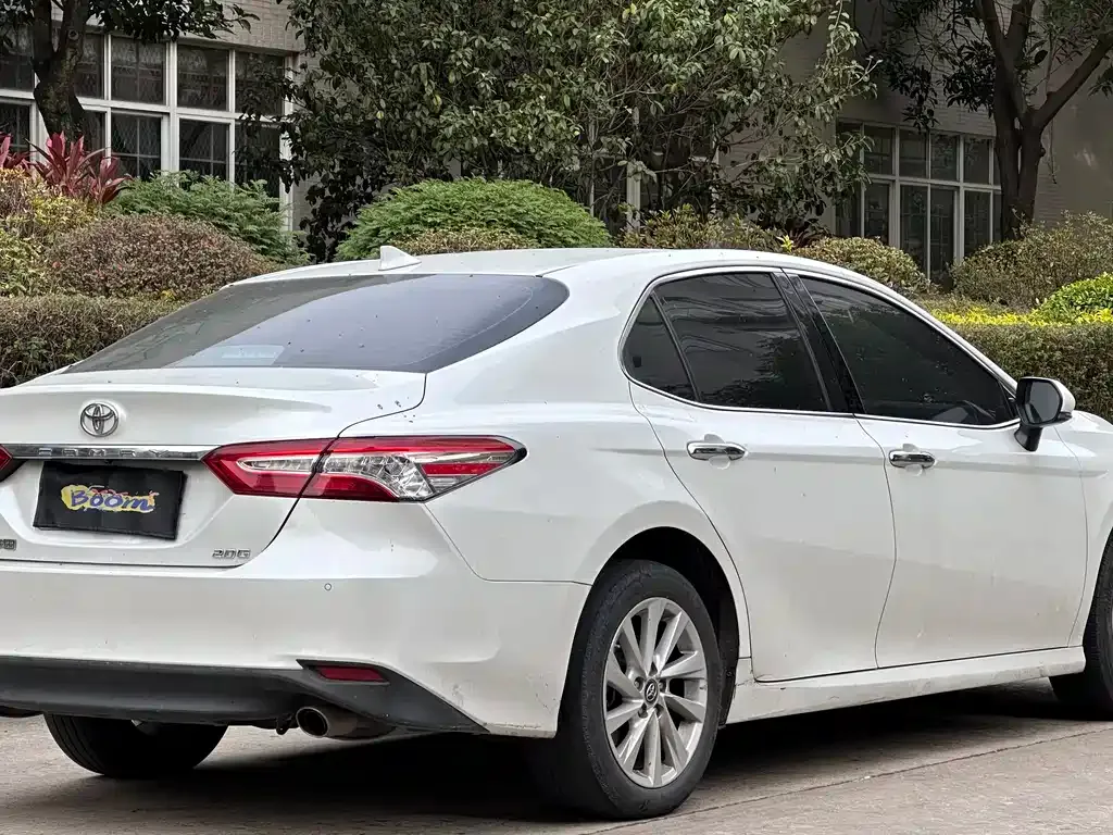 Toyota Camry — фото 5