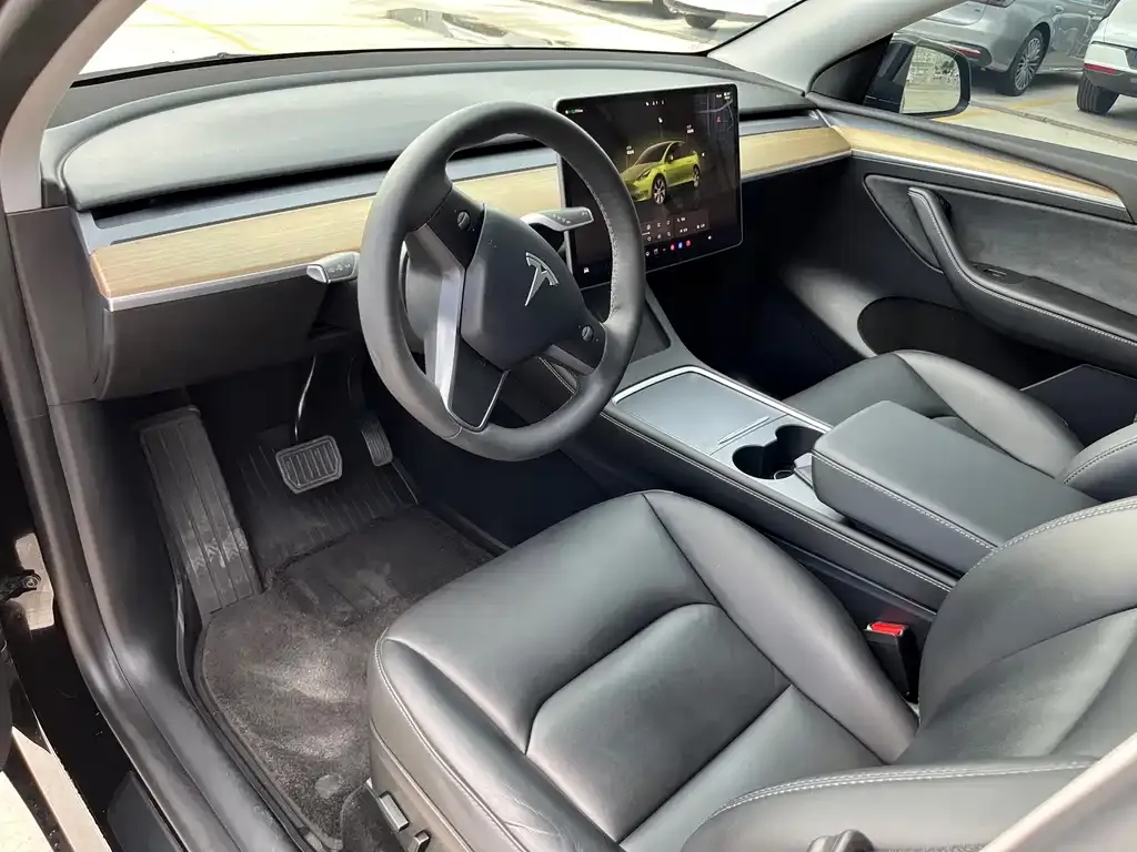 Tesla Model Y — фото 5