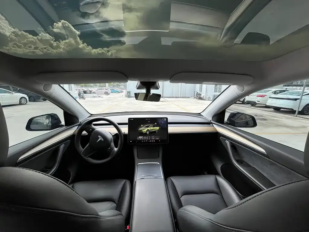 Tesla Model Y — фото 4
