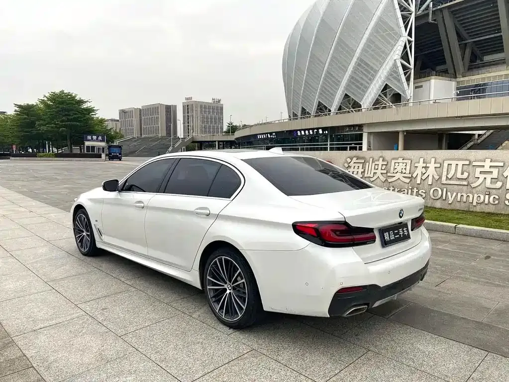 BMW 5 Series — фото 9