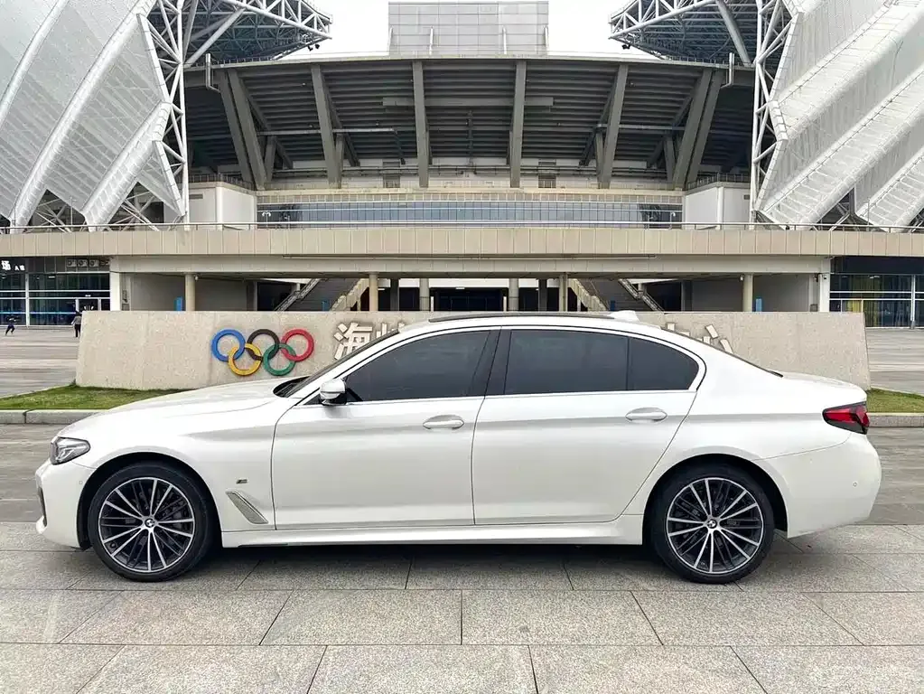 BMW 5 Series — фото 8