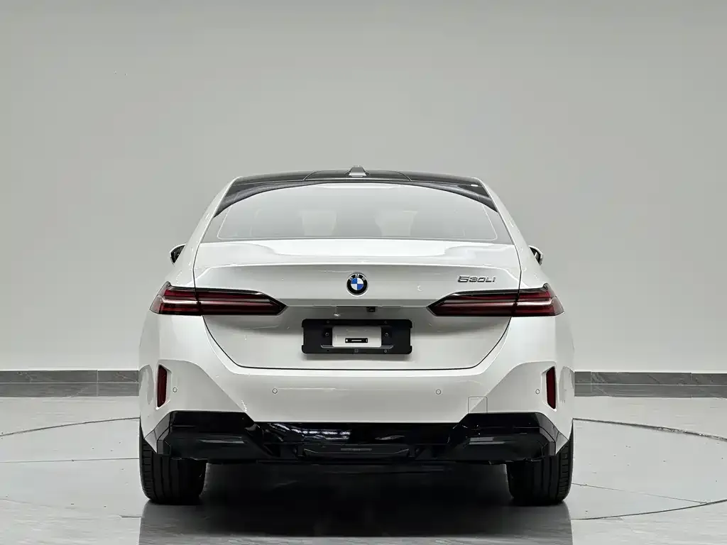 BMW 5 Series — фото 10