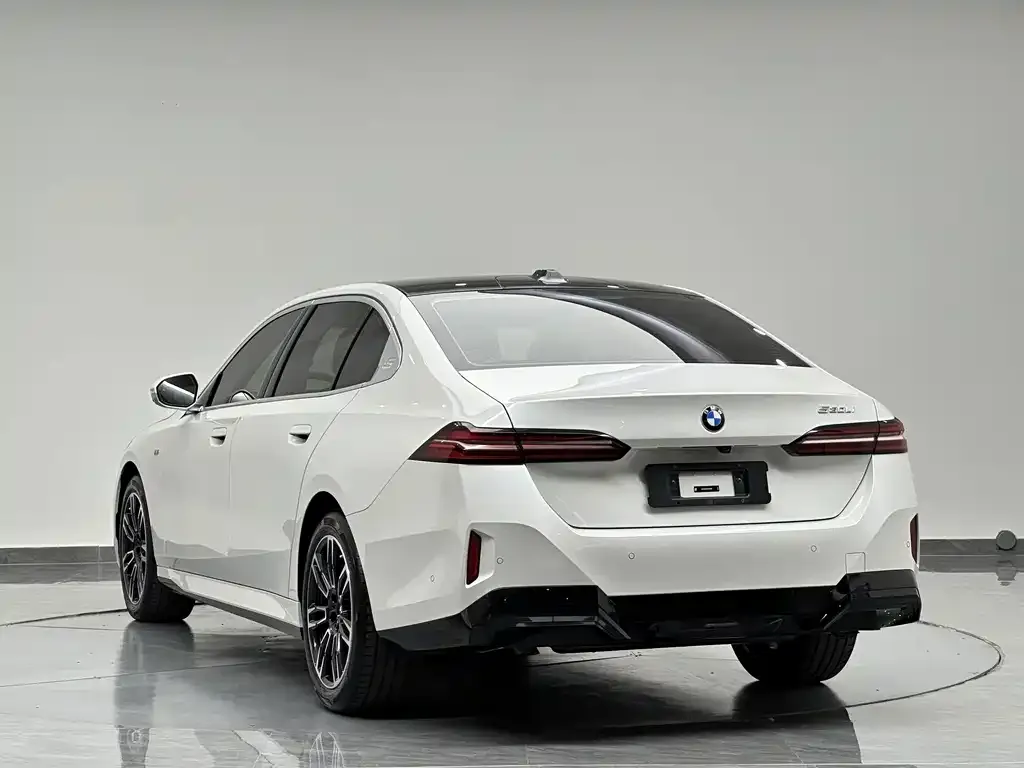 BMW 5 Series — фото 4