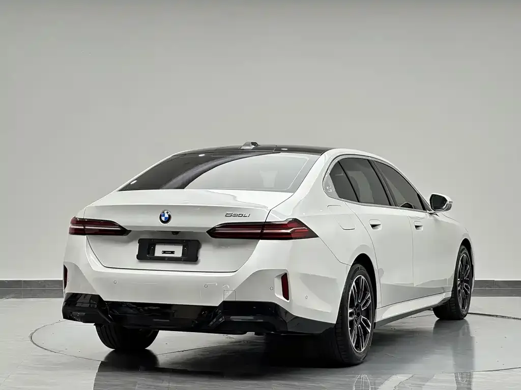 BMW 5 Series — фото 6