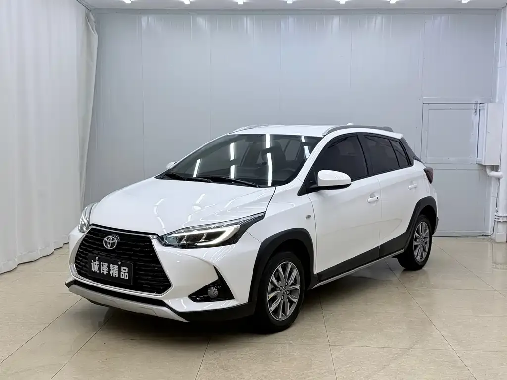 Toyota Yaris L — фото 1