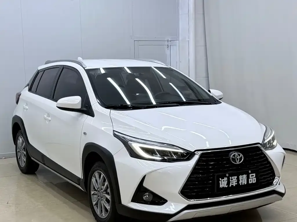 Toyota Yaris L — фото 3