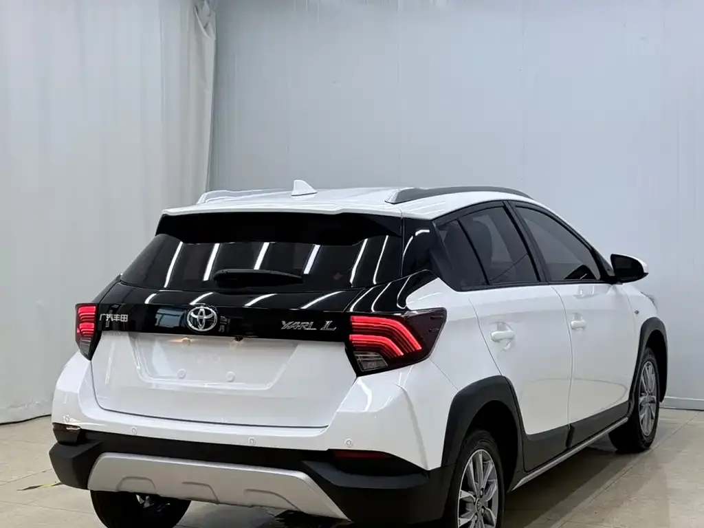 Toyota Yaris L — фото 4