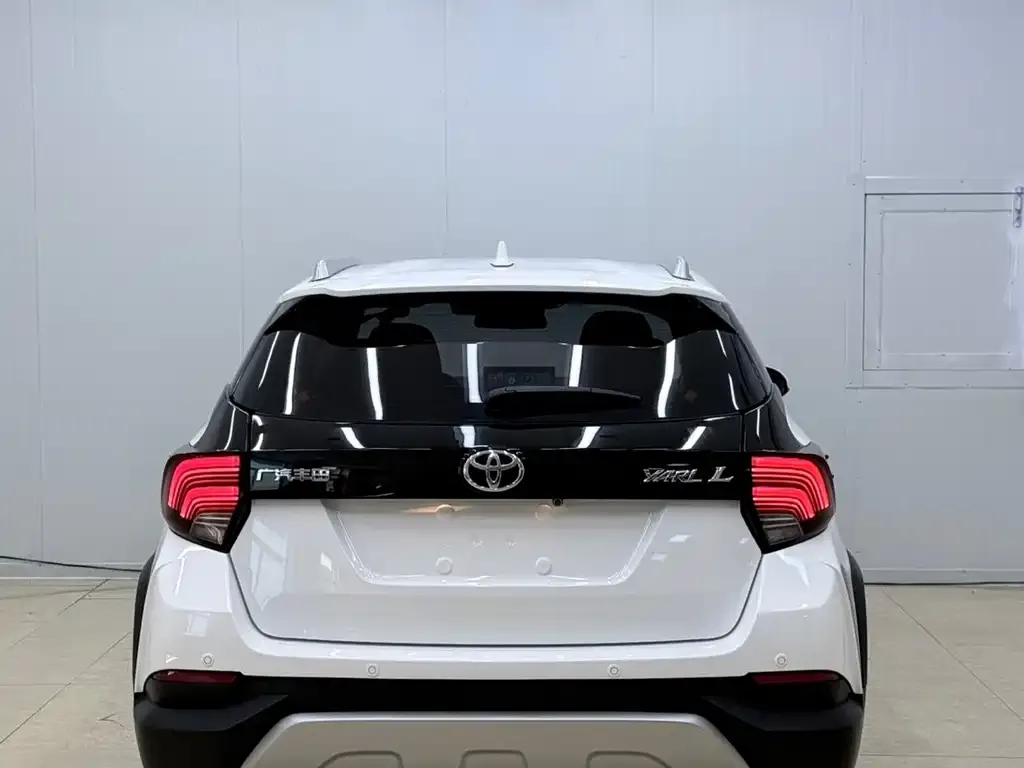 Toyota Yaris L — фото 2