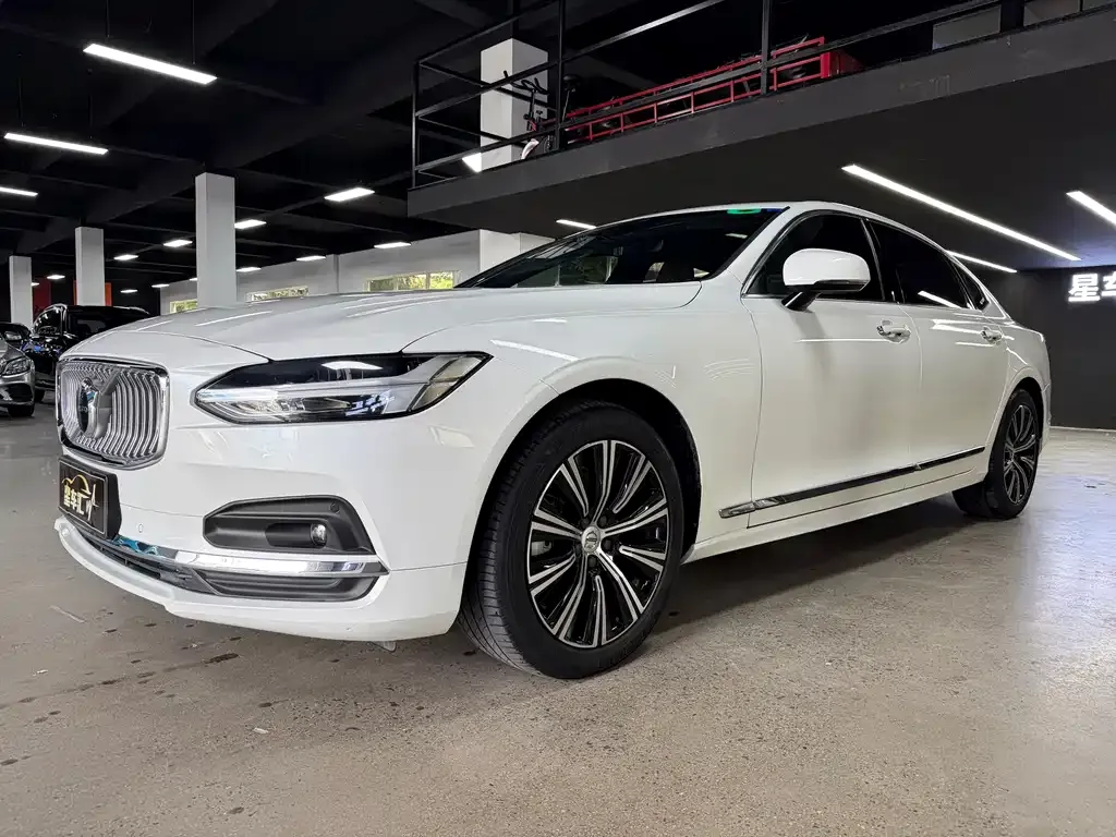 Volvo S90 — фото 1