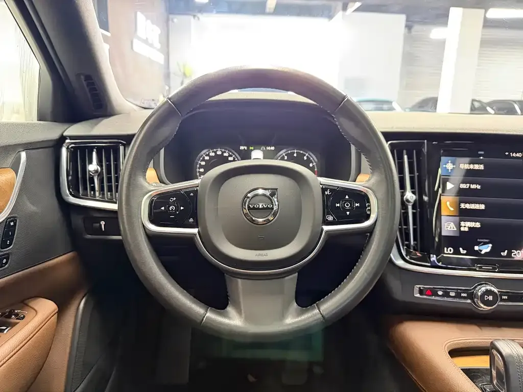 Volvo S90 — фото 10