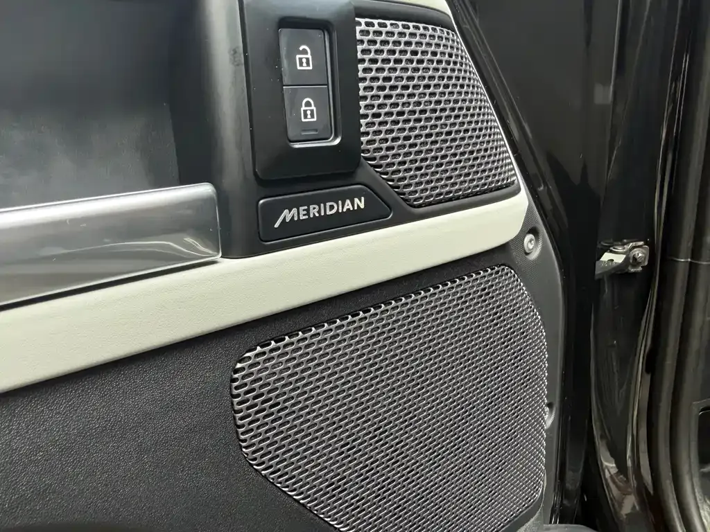Land Rover Defender — фото 10