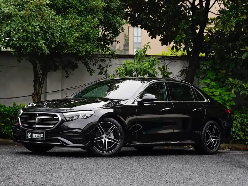 Mercedes-Benz E-Class — фото 1