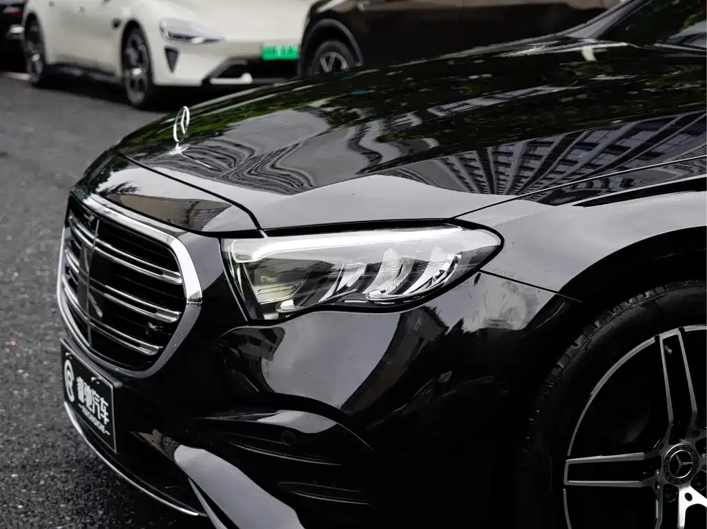 Mercedes-Benz E-Class — фото 4