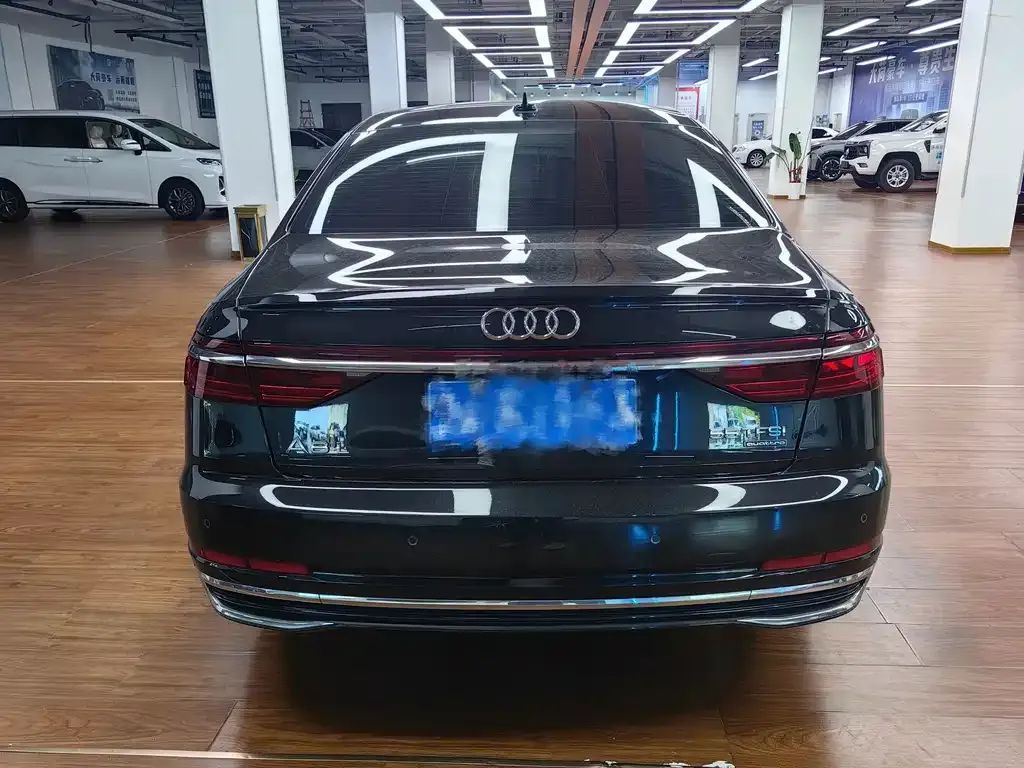 Audi A8 — фото 5