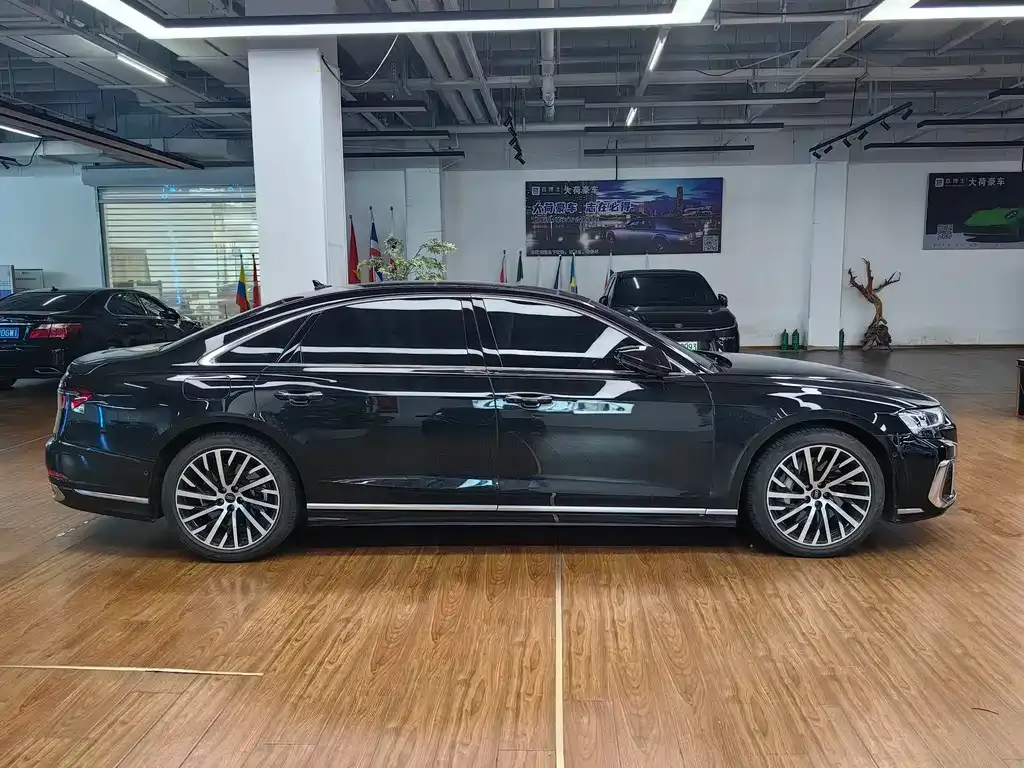 Audi A8 — фото 2