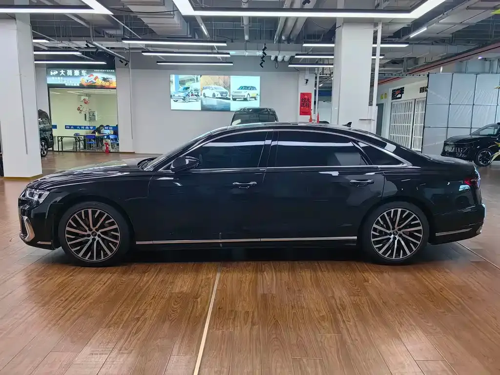 Audi A8 — фото 3