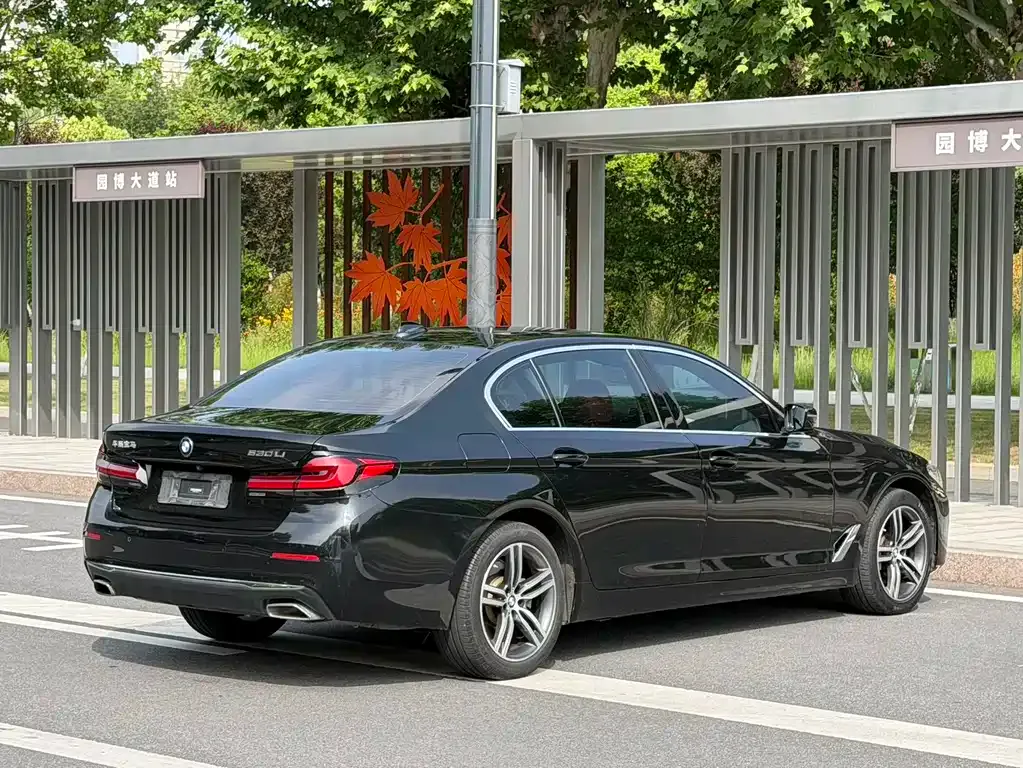 BMW 5 Series — фото 6