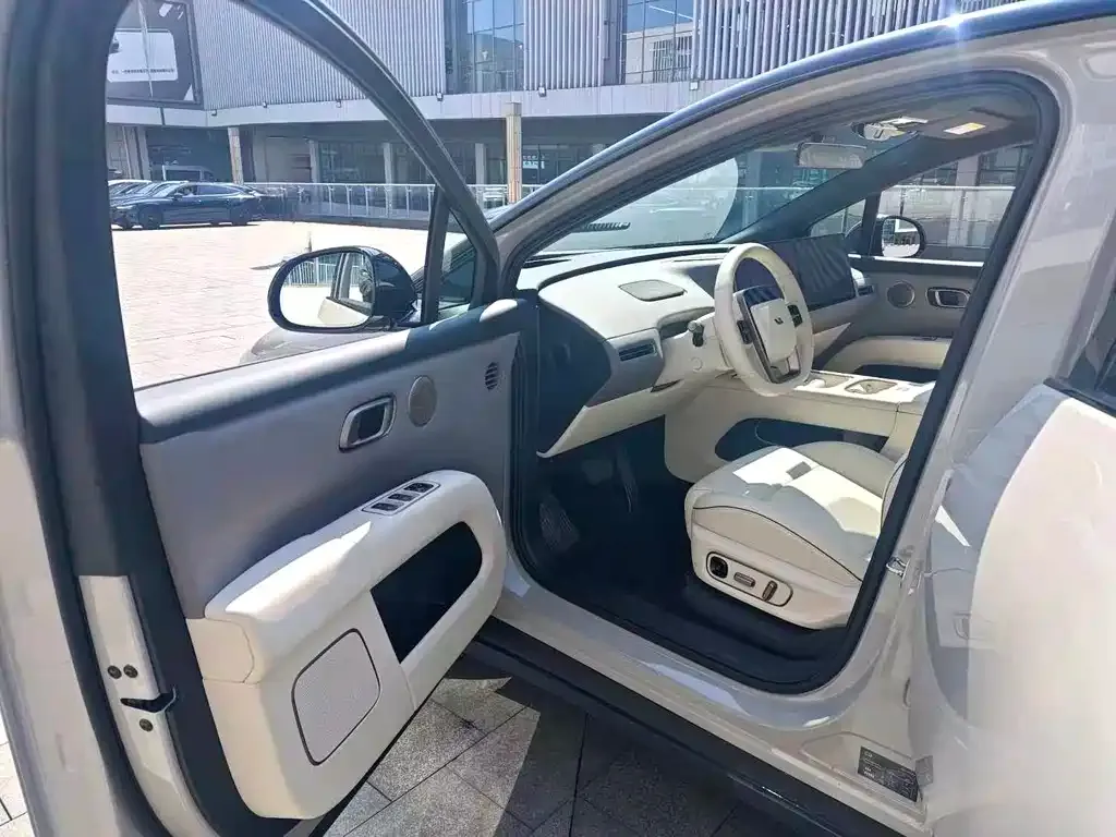 Li Auto i6 — фото 7