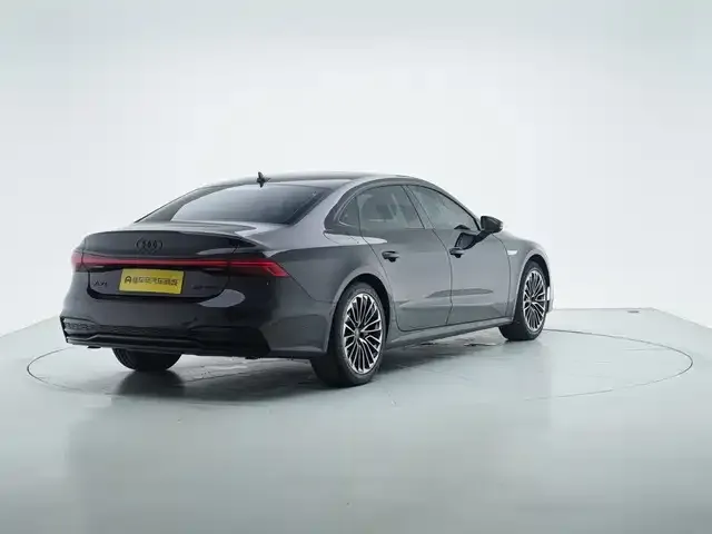 Audi A7L — фото 5