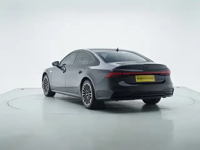 Audi A7L — фото 2