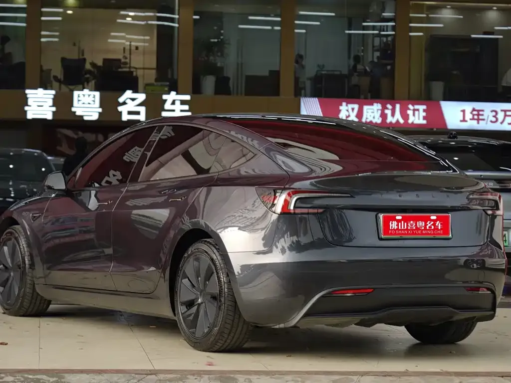 Tesla Model 3 — фото 5