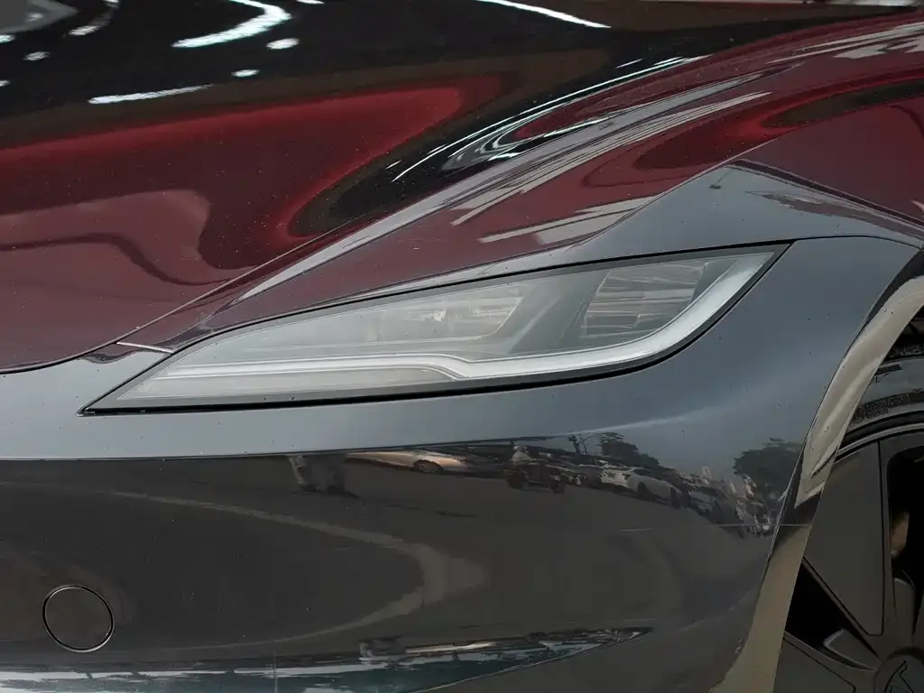 Tesla Model 3 — фото 9