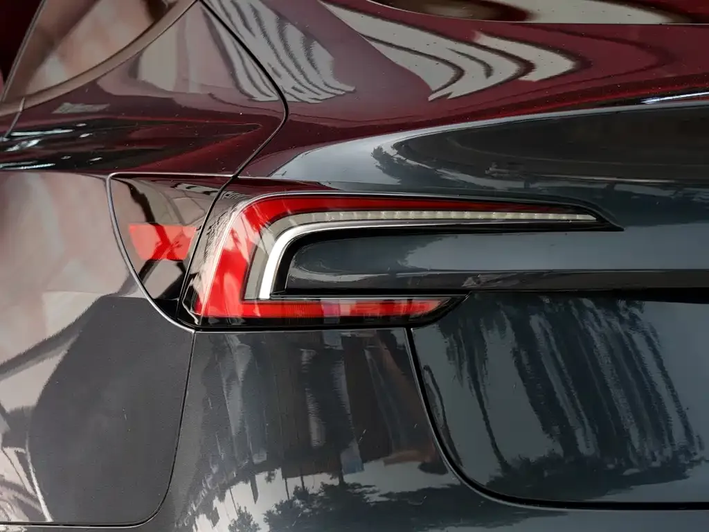 Tesla Model 3 — фото 3