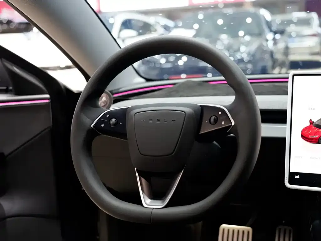 Tesla Model 3 — фото 6