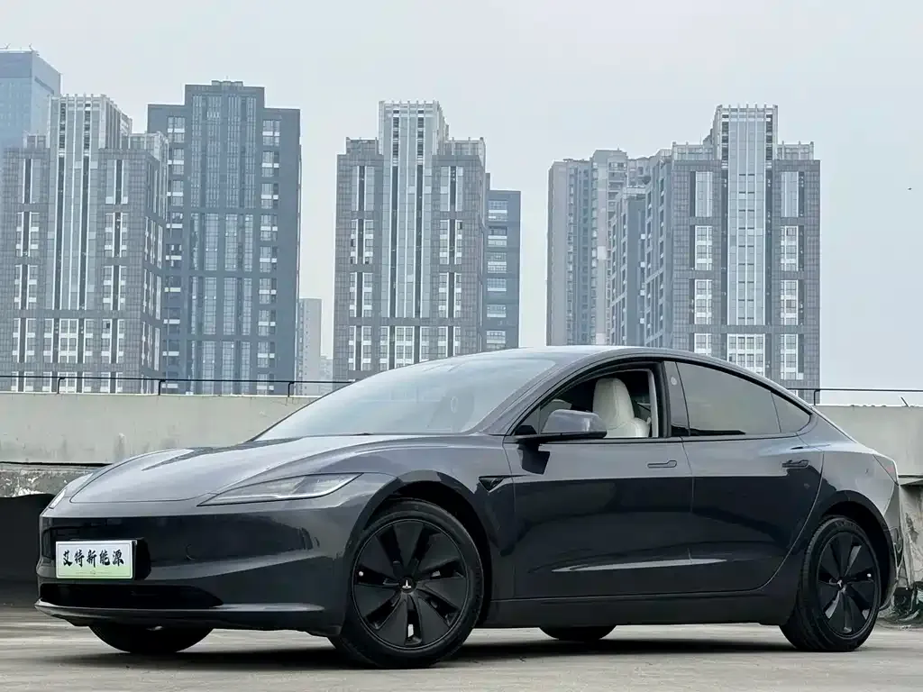 Tesla Model 3 — фото 1