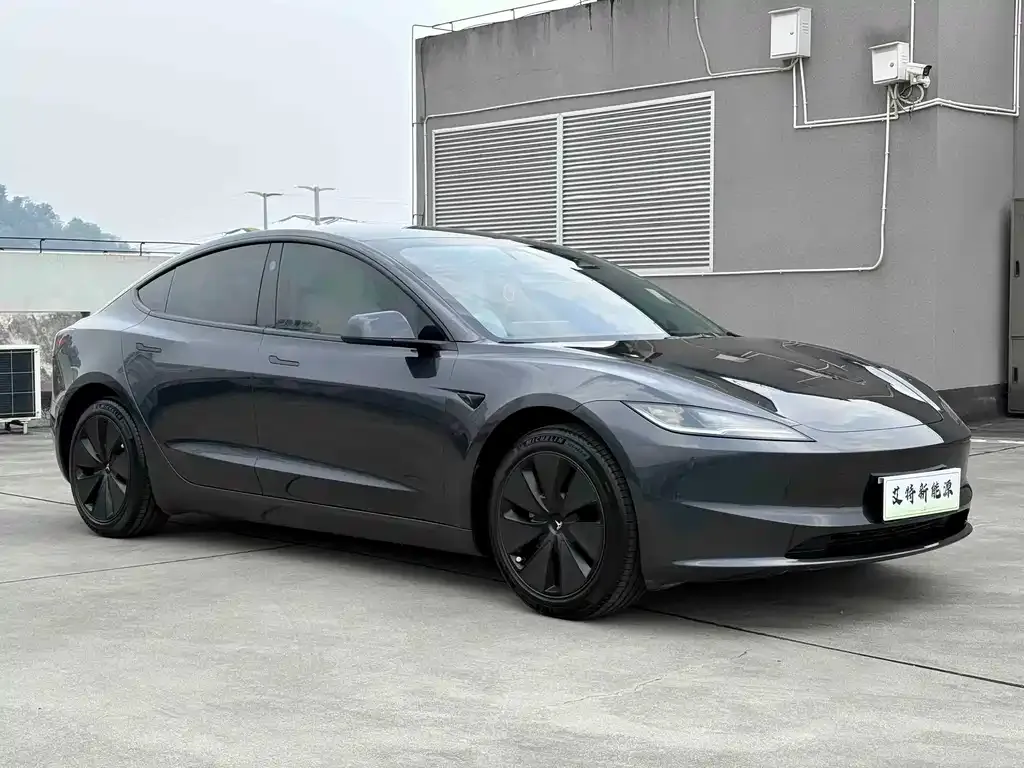 Tesla Model 3 — фото 4