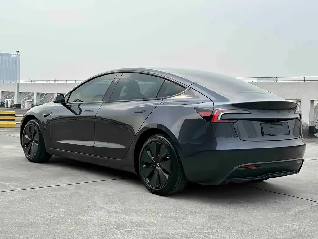 Tesla Model 3 — фото 9